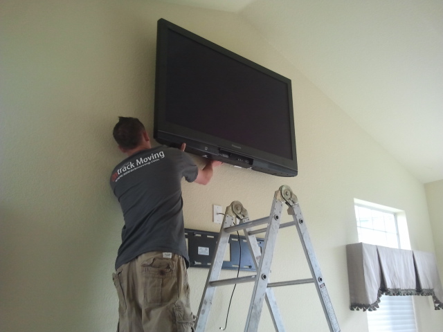 {TV unmounting}