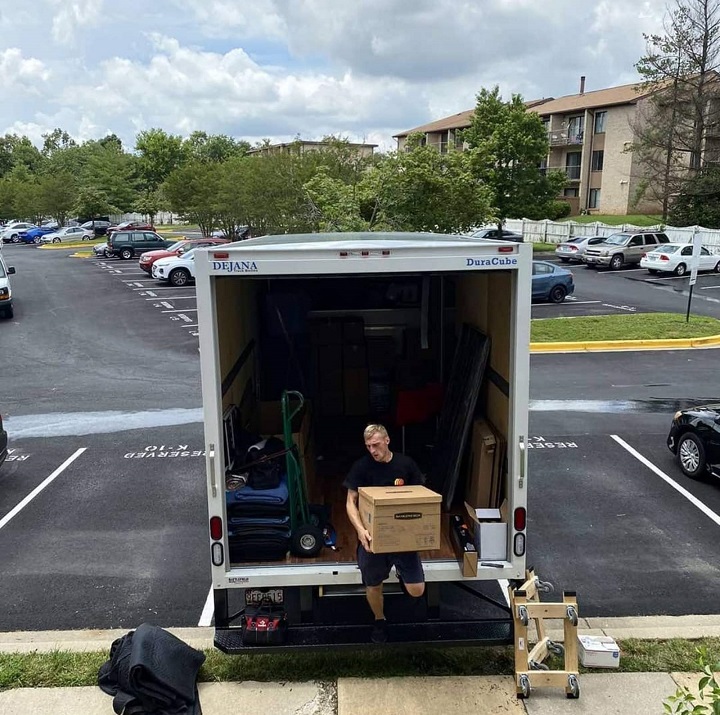 unloading boxes