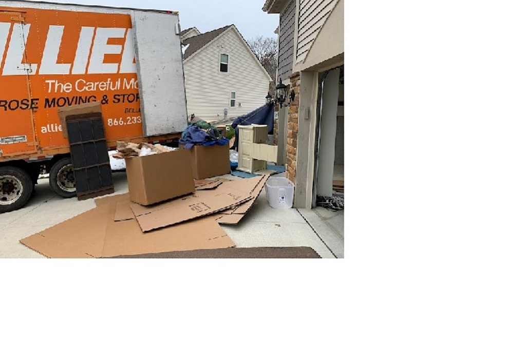 Rose Moving 
