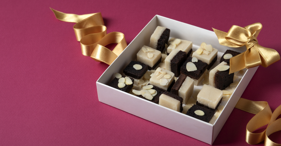 Include chocolates with your Housewarming Invitation