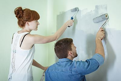 couple painting room