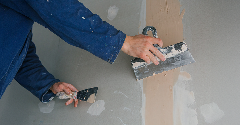 /repairing-holes-and-cracks-in-plaster/