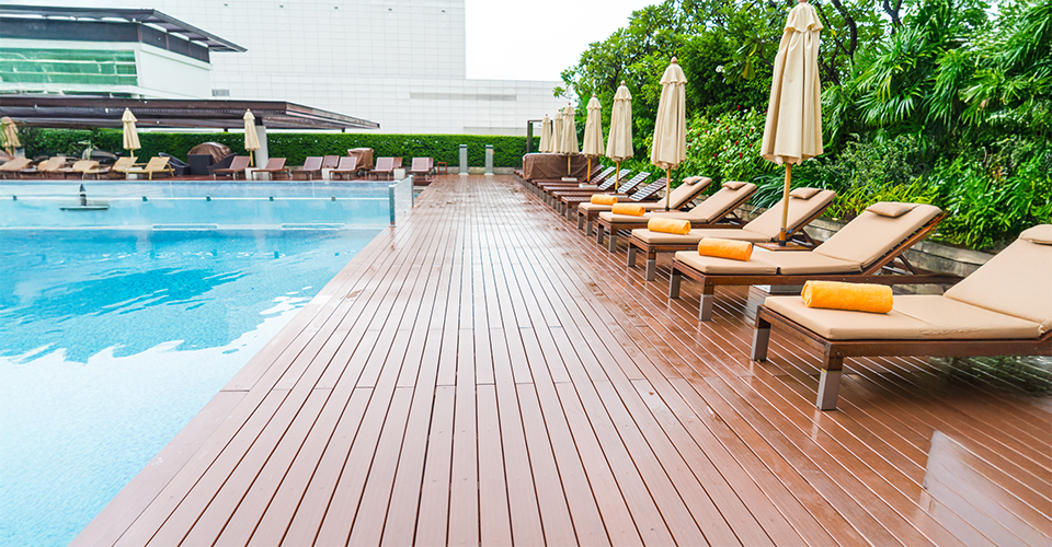 /tips-for-choosing-a-poolside-deck/