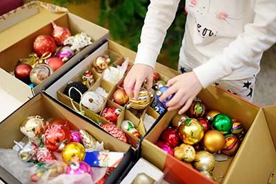 packing christmas decorations