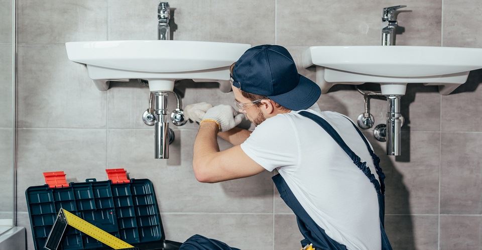 /how-to-check-the-plumbing-before-moving-into-a-new-home/