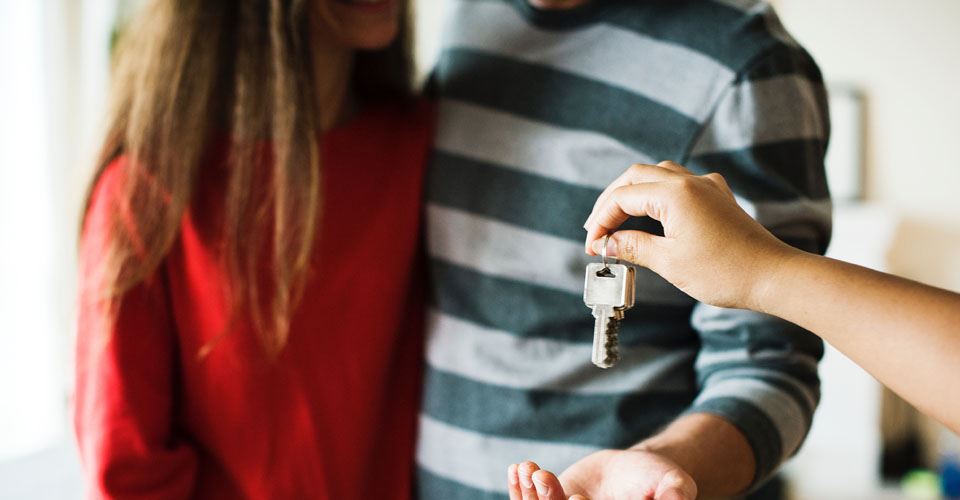 /how-to-save-money-when-buying-a-house/