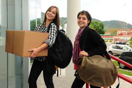 /helpful-dorm-room-hacks-for-college-living/